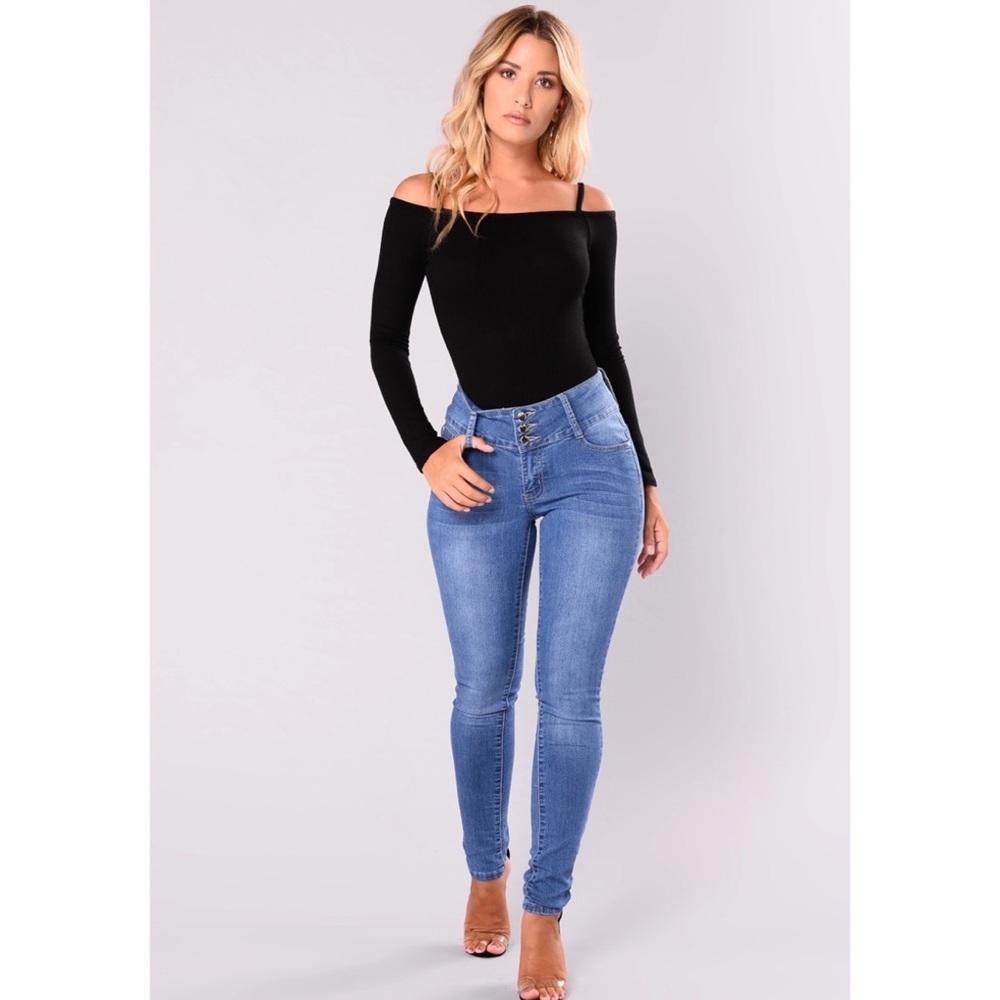 Fashion Nova Keeping Secrets Booty Lifting Jeans - Medium Blue Wash NWT